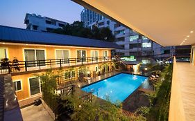 Resort M - Mrt Huai Khwang